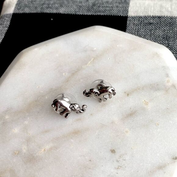Elephant Stud Earrings Post Boho Animal Casual Women Jewelry Accessory Etch NWT - Picture 2 of 2
